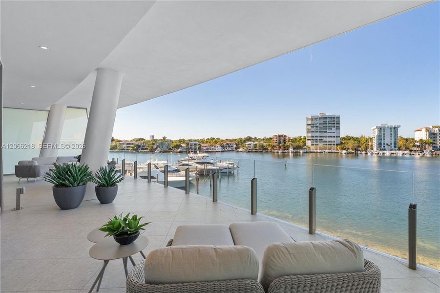 Condo located in Miami, FL showcasing its design and architecture (Image 22).