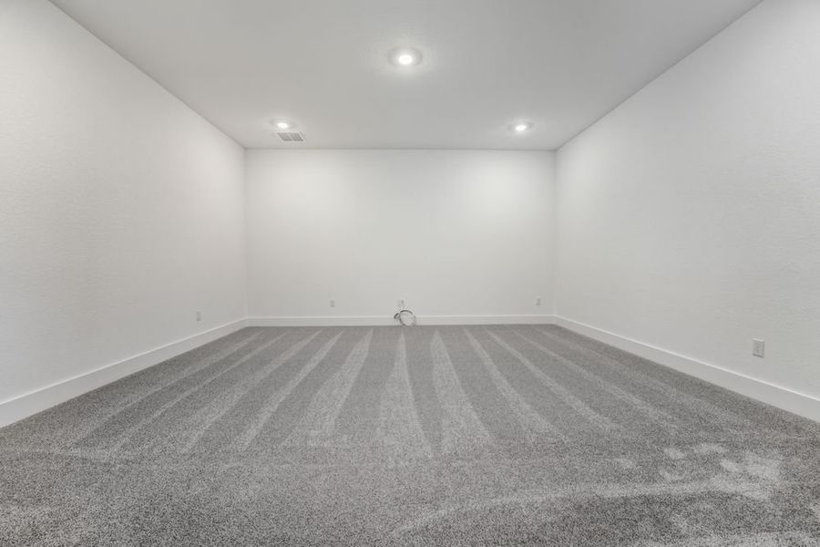 Spacious, unfurnished interior of a new home in Santa Rita Ranch, Liberty Hill (Image 18).