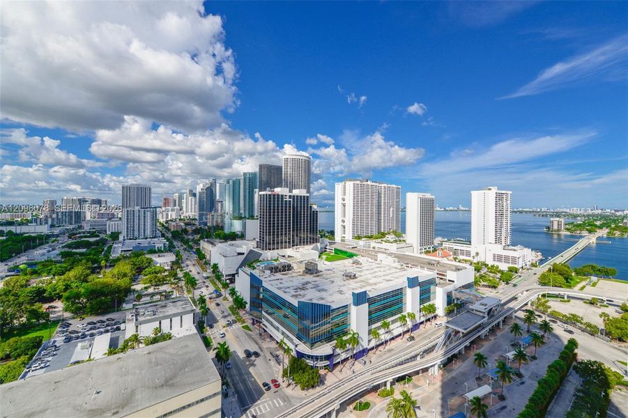 Condo located in Miami, FL showcasing its design and architecture (Image 3).