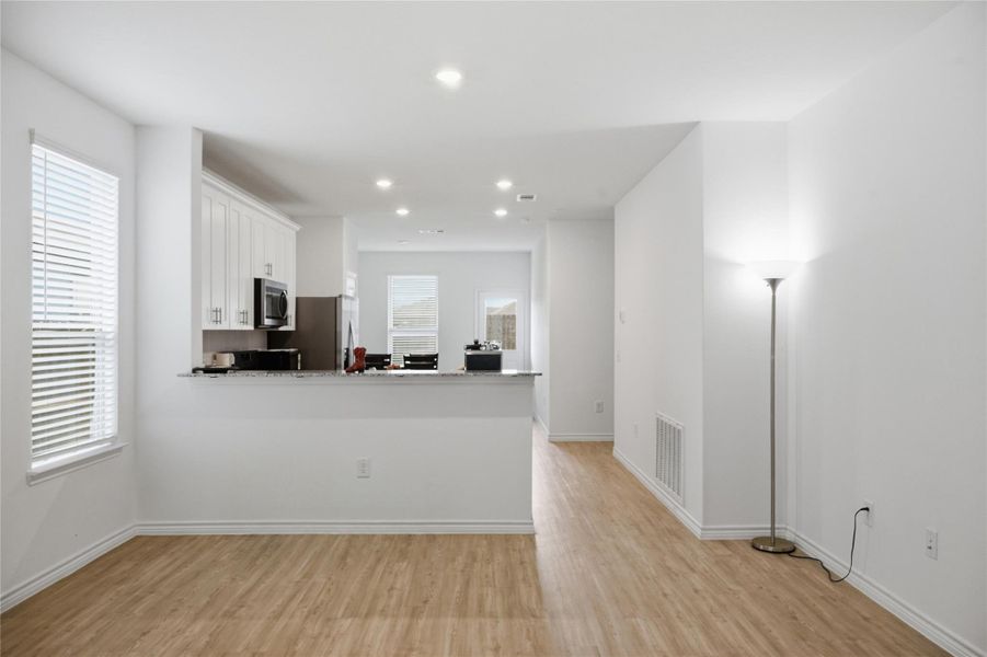 Spacious, unfurnished interior of a new home in Mavera, Conroe (Image 18).