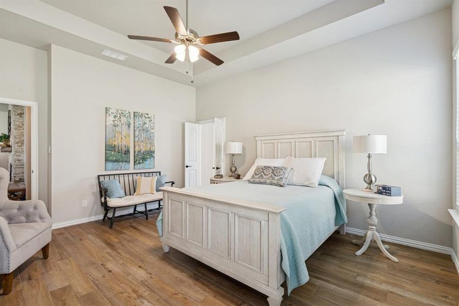 Furnished interior view inside a new home in , Weatherford (Image 14).