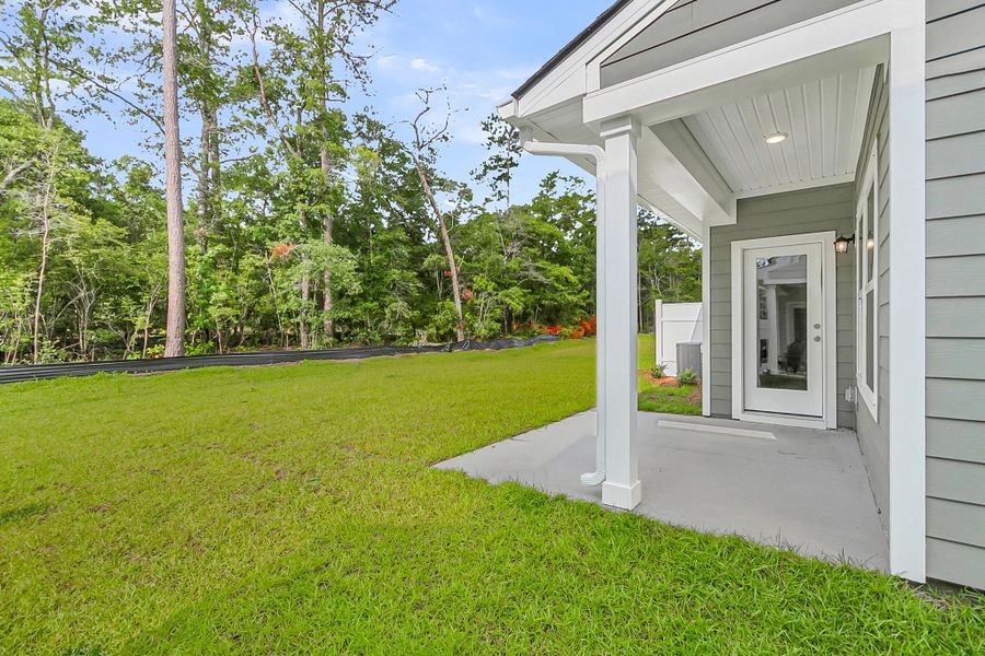 Exterior details and patio area of a home in Tea Farm, Ravenel (Image 3).