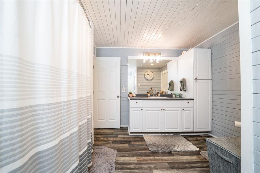 Furnished interior view inside a new home in , Leesburg (Image 5).