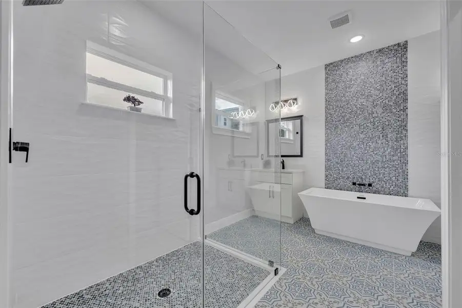 Furnished interior view inside a new home in , Kissimmee (Image 14).