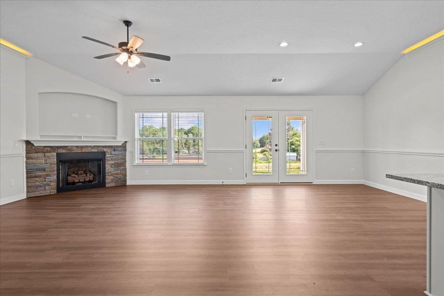 Spacious, unfurnished interior of a new home in Mills Gin, Campobello (Image 13).