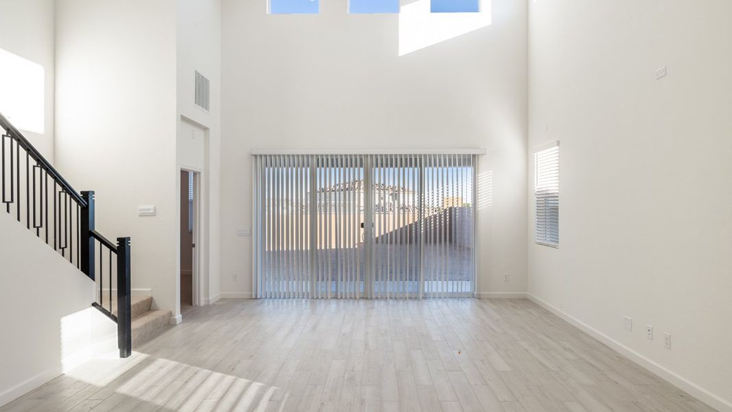 Spacious, unfurnished interior of a new home in Aloravita, Peoria (Image 16).