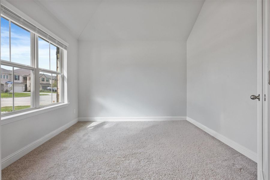 Spacious, unfurnished interior of a new home in Lago Mar, Galveston (Image 24).