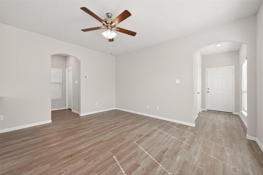 Spacious, unfurnished interior of a new home in Woodland Lakes, Huffman (Image 17).