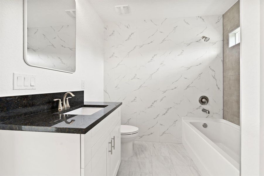 Bath 3 Tub 2
