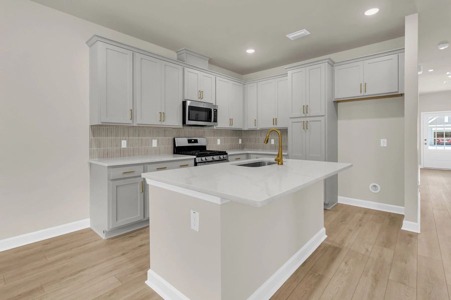 Similar Palmetto floorplan with Serene Collection. Features and finishes vary.