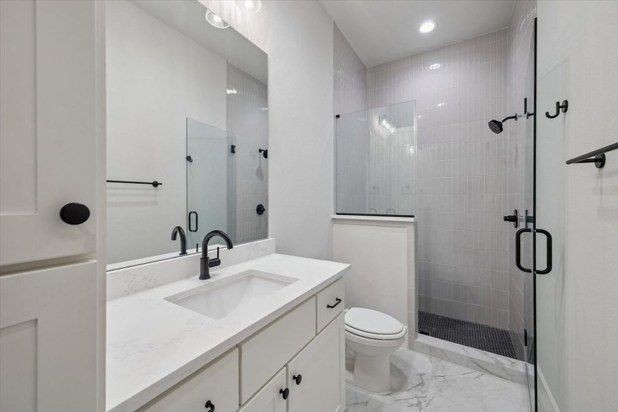 Secondary Bath (1 of 4)