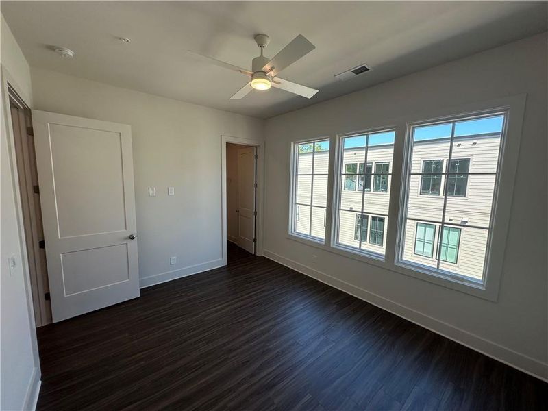 Spacious, unfurnished interior of a new home in , Atlanta (Image 13).
