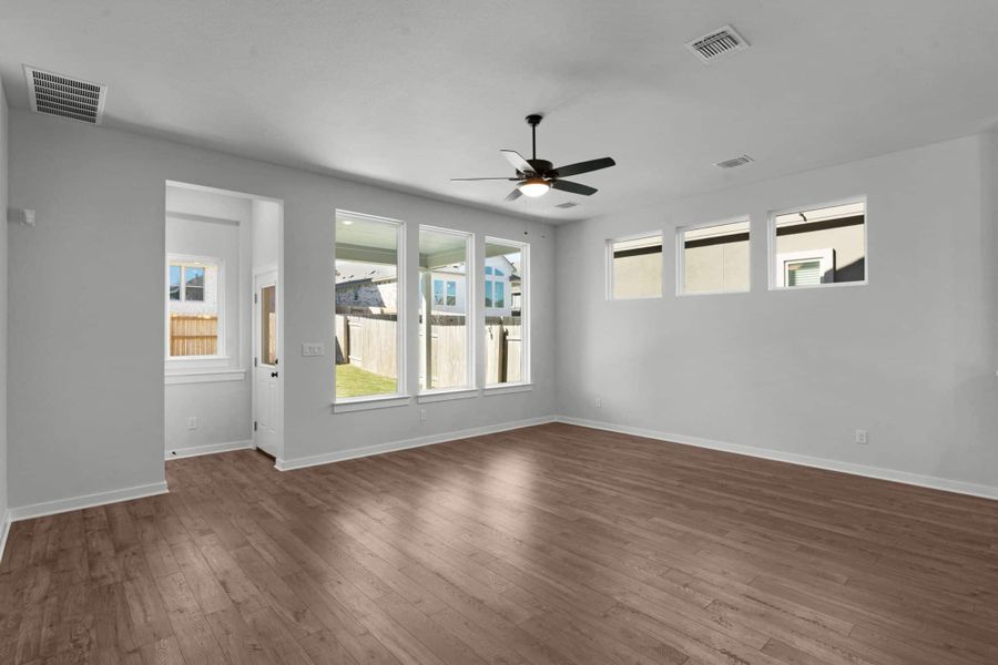 Spacious, unfurnished interior of a new home in Nolina, Georgetown (Image 11).