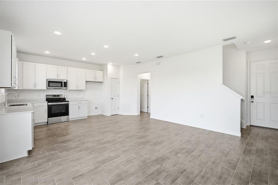 Spacious, unfurnished interior of a new home in Maple Ridge, Palmetto (Image 14). Spacious, unfurnished interior of a new home in Maple Ridge, Palmetto (Image 14).
