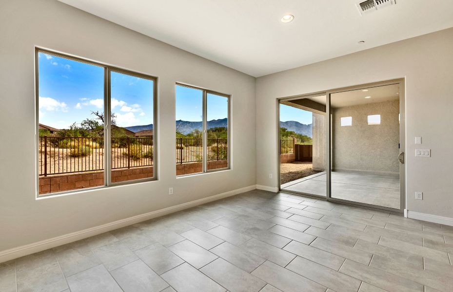 Spacious, unfurnished interior of a new home in Vistoso Canyon Estates, Oro Valley (Image 24).