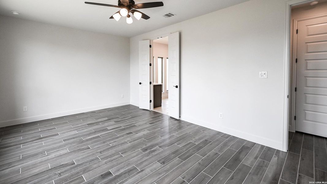 Spacious, unfurnished interior of a new home in Cibolo Valley Heights, Cibolo (Image 22).