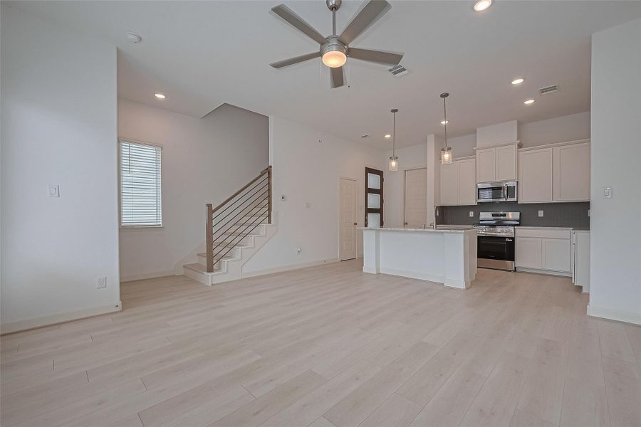 Spacious, unfurnished interior of a new home in Regents Court, Houston (Image 29).