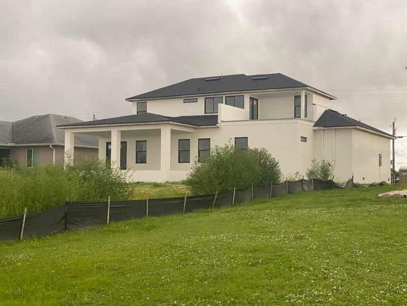 Exterior details and patio area of a home in , North Port (Image 3).