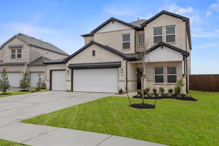 Front exterior of a new home in Creekhaven, Rosharon, TX, highlighting curb appeal (Image 20).