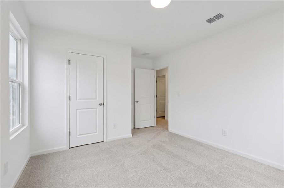 Spacious, unfurnished interior of a new home in The Pointe at Heron Bay, Locust Grove (Image 22).