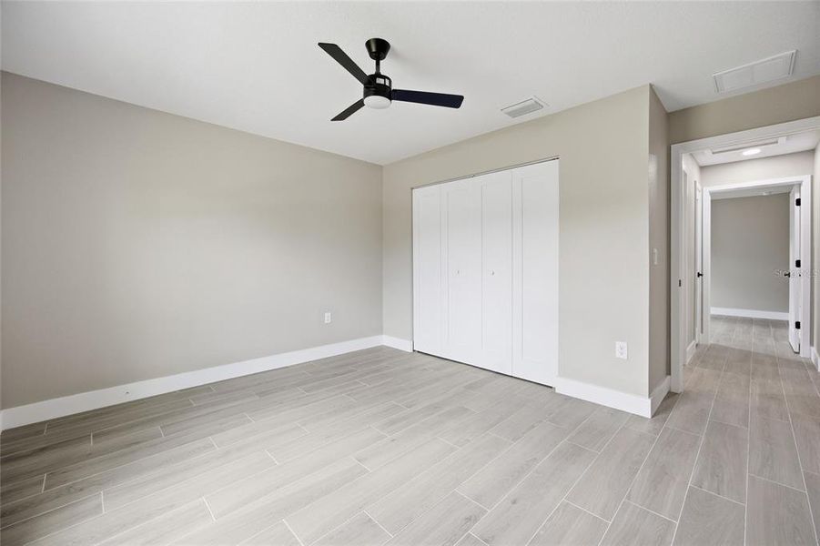 Spacious, unfurnished interior of a new home in , Citrus Springs (Image 24).
