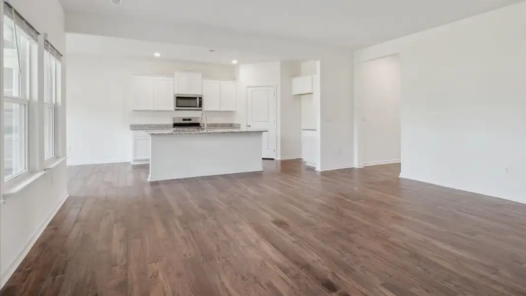 Spacious, unfurnished interior of a new home in Catlett Cove, Knoxville (Image 18).