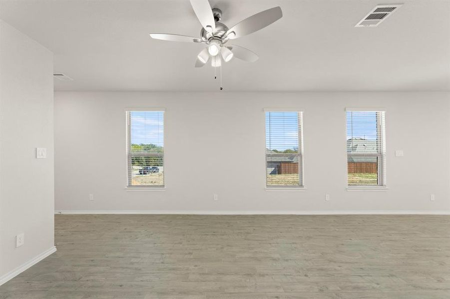 05. 2508 Breakaway - Family