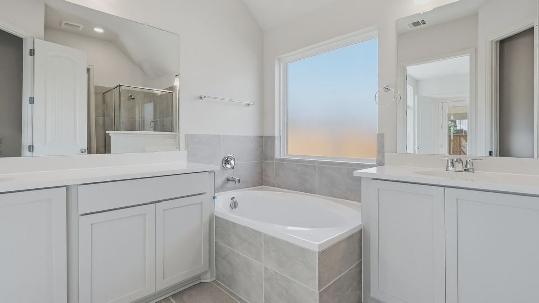 Furnished interior view inside a new home in Thompson Farms, Van Alstyne (Image 34).