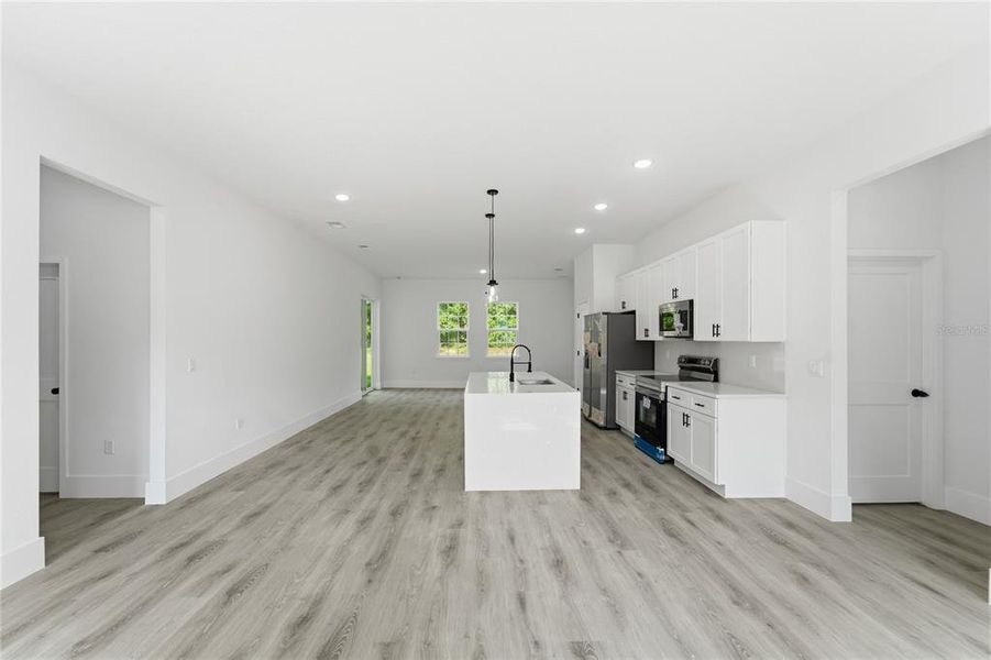 Spacious, unfurnished interior of a new home in , Dunnellon (Image 30).
