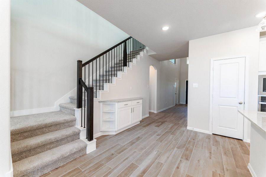 Spacious, unfurnished interior of a new home in Lago Mar, Texas City (Image 11).