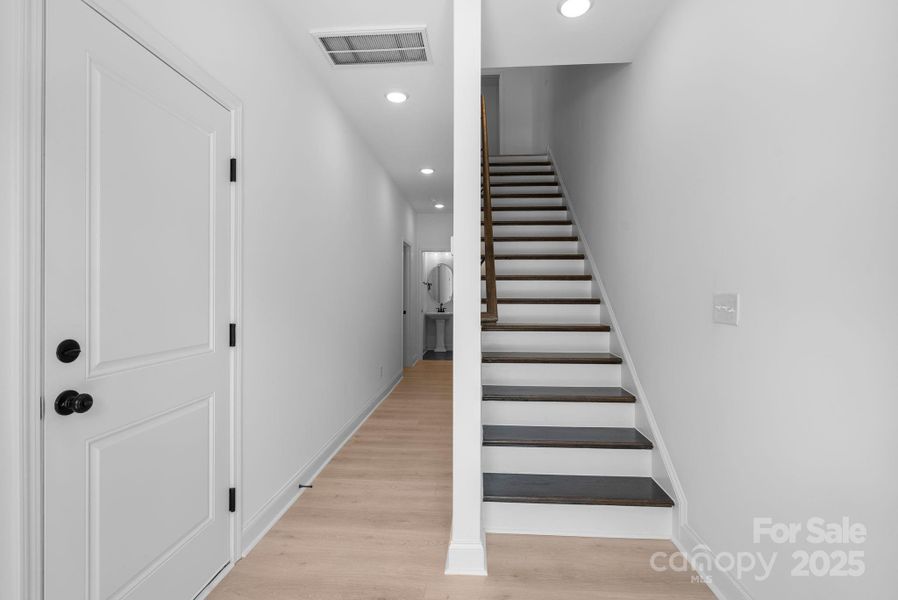 Image 33 of a home in .