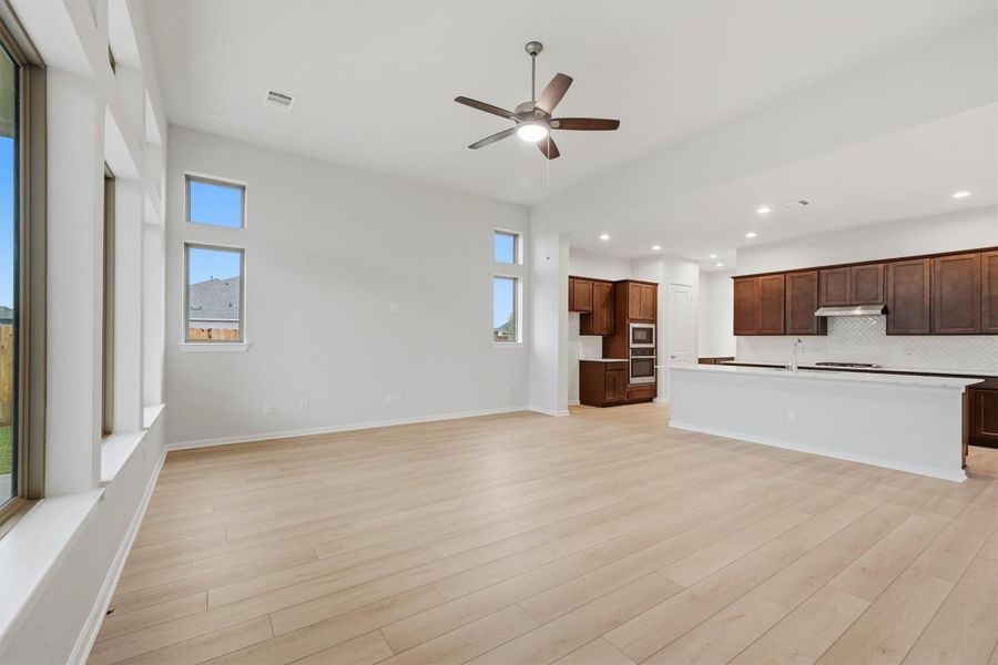 Spacious, unfurnished interior of a new home in Canterra Creek  60', Iowa Colony (Image 30).