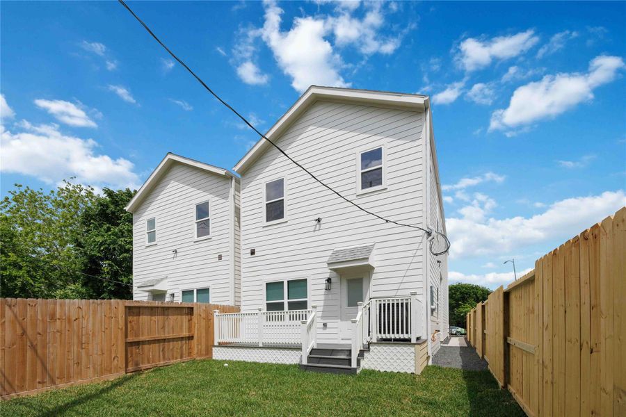 Exterior details and patio area of a home in , Houston (Image 19).