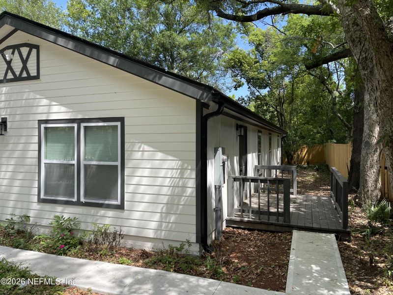 Exterior details and patio area of a home in , Jacksonville (Image 15).