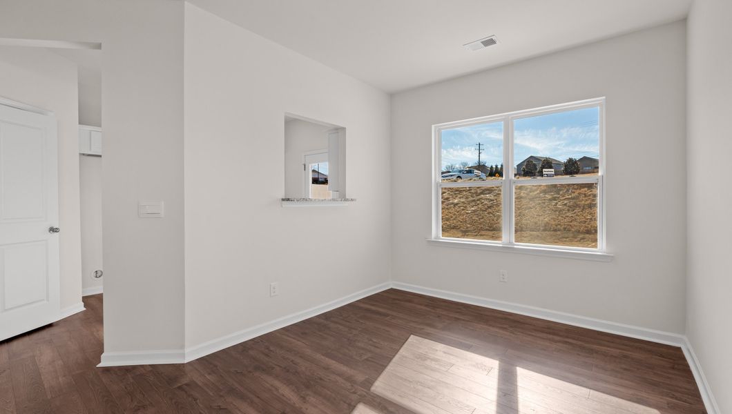 Spacious, unfurnished interior of a new home in Tanglewood Townes, Greenville (Image 15).