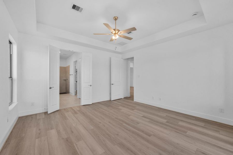 Spacious, unfurnished interior of a new home in Chambers Creek, Willis (Image 27).