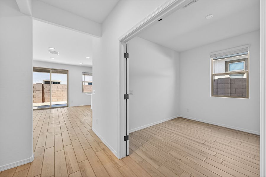 Spacious, unfurnished interior of a new home in Artisan at Asante, Surprise (Image 28).