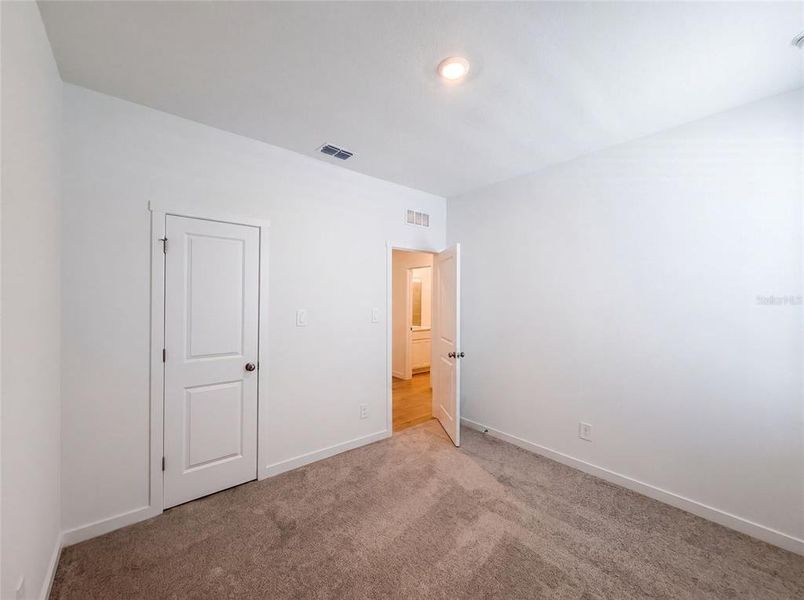 Spacious, unfurnished interior of a new home in Hidden Ridge, Groveland (Image 16).