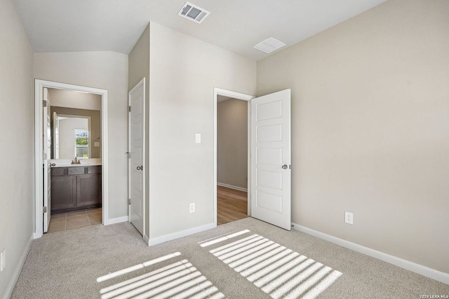 Spacious, unfurnished interior of a new home in Remington Ranch, San Antonio (Image 37).