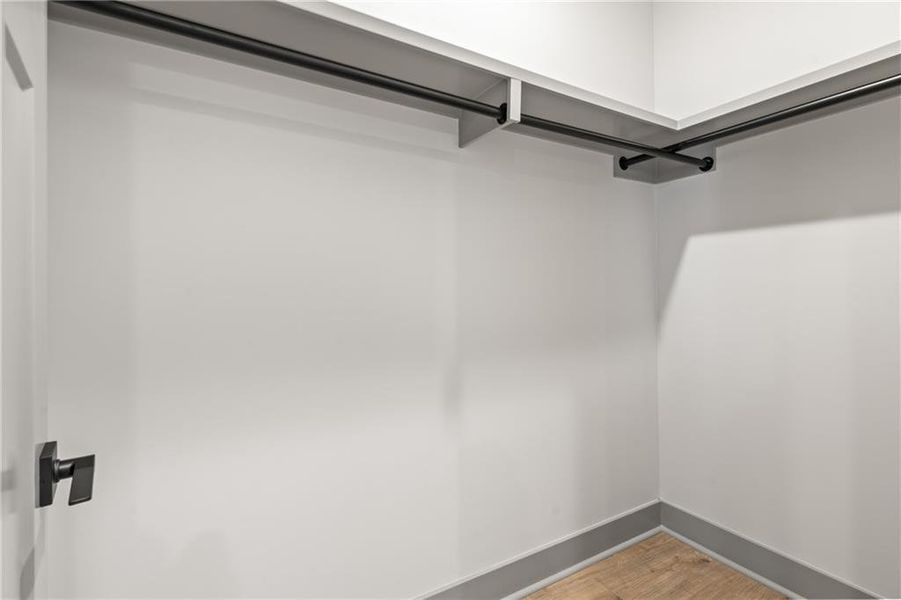 Spacious, unfurnished interior of a new home in , Jasper (Image 22).