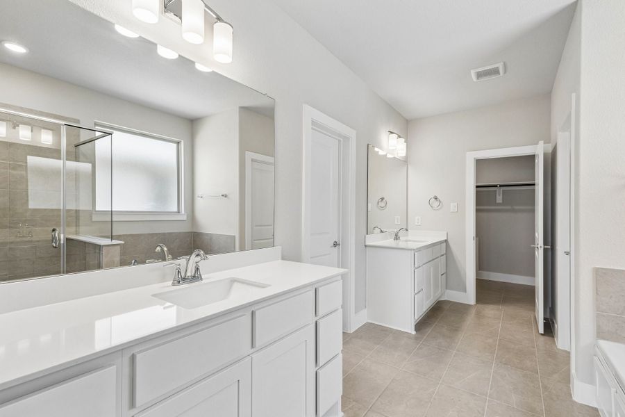 Furnished interior view inside a new home in Dove Hollow, Waxahachie (Image 13).