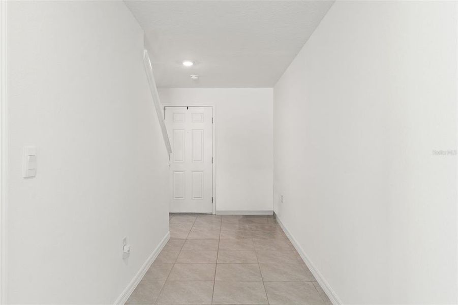 Spacious, unfurnished interior of a new home in Harvest Ridge, Zephyrhills (Image 40).