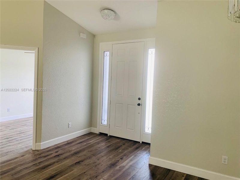 Spacious, unfurnished interior of a new home in , Lake Placid (Image 13).
