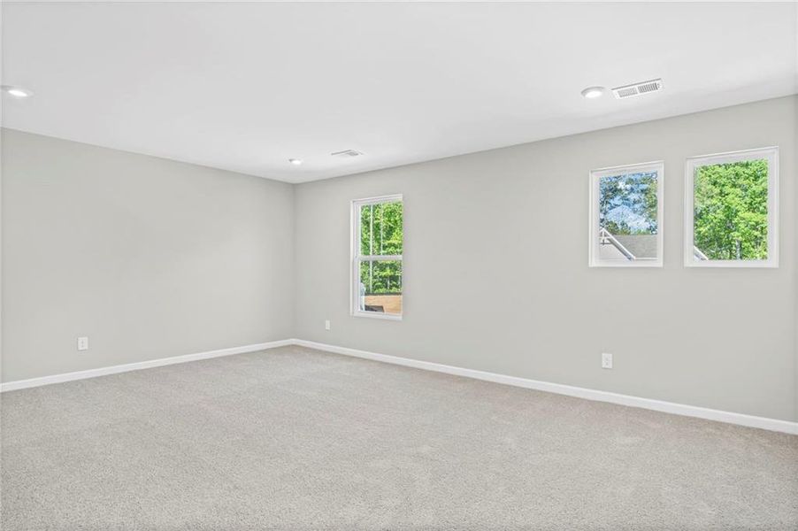 Spacious, unfurnished interior of a new home in Sage Woods, Dallas (Image 15).