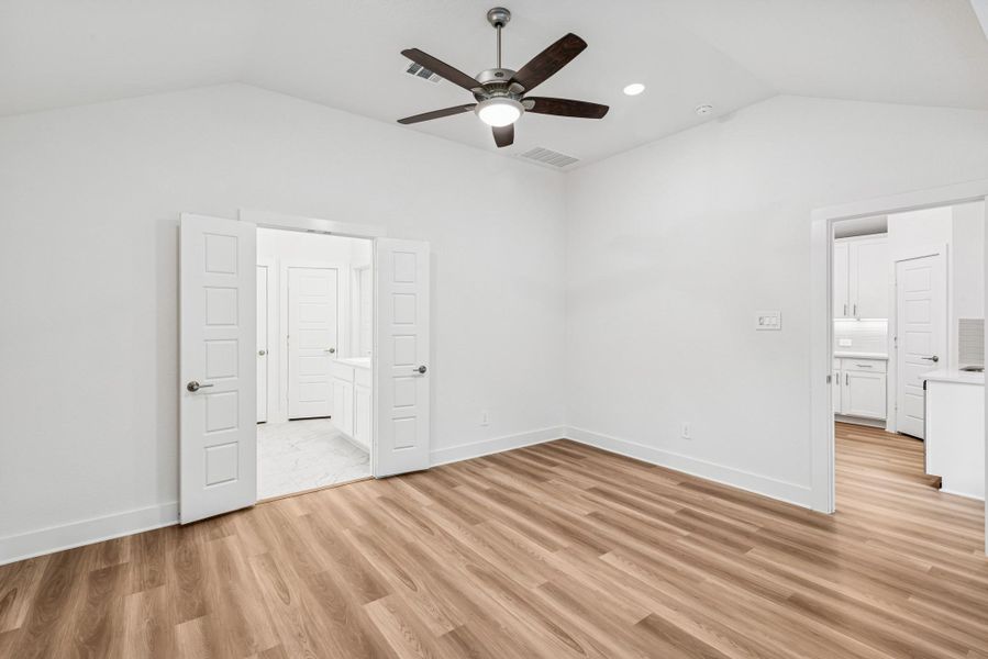 Spacious, unfurnished interior of a new home in Sorella, Tomball (Image 12).