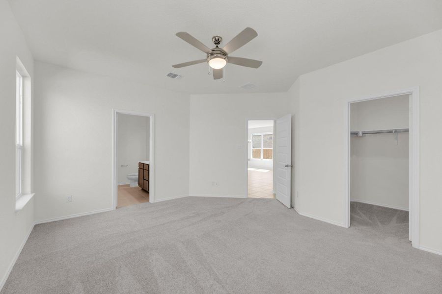 Spacious, unfurnished interior of a new home in Salerno - Heritage Collection, Round Rock (Image 25). Spacious, unfurnished interior of a new home in Salerno - Heritage Collection, Round Rock (Image 25).