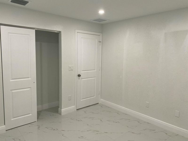 Spacious, unfurnished interior of a new home in , Indiantown (Image 26).