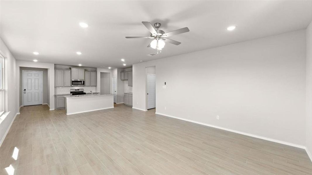 Spacious, unfurnished interior of a new home in Waterscape, Royse City (Image 16).