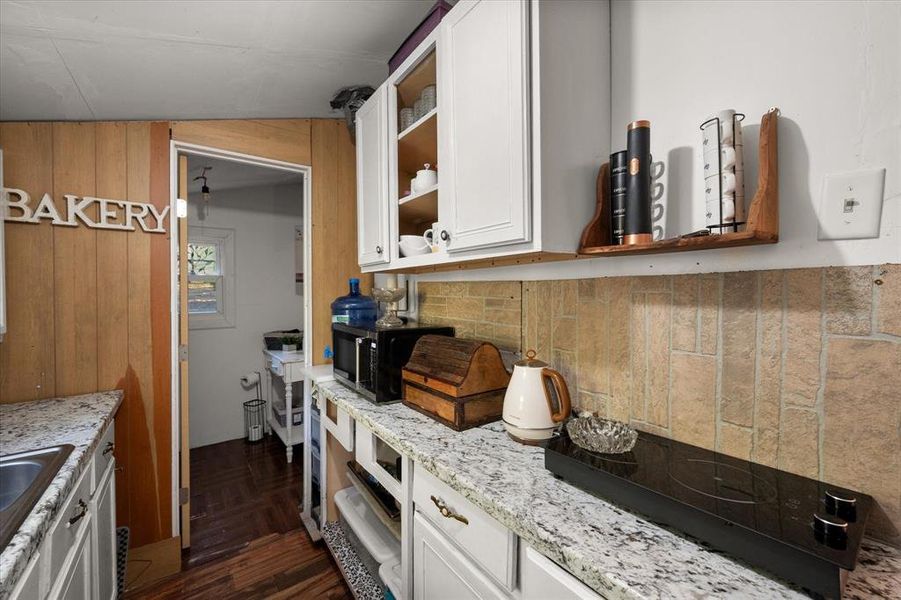 Furnished interior view inside a new home in , Teague (Image 4).