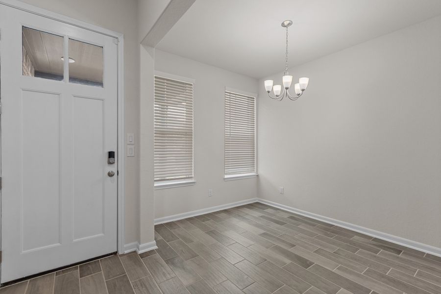 Spacious, unfurnished interior of a new home in Bricewood, Helotes (Image 9).